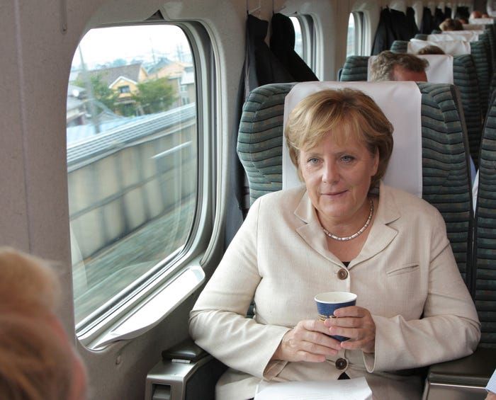 thủ tướng Đức, bà Angela Merkel trên Shinkansen
